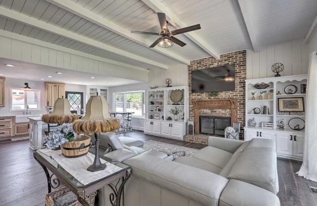 Idyllic Stockbridge Gated Escape with Views!