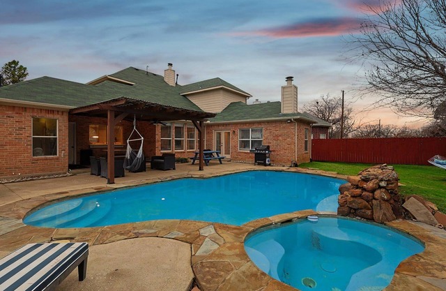 Immaculate 5BR/2.5B Home with Pool