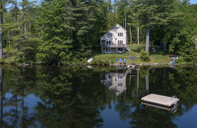 Immaculate Waterfront Cottage - Activities Galore for the Entire Family