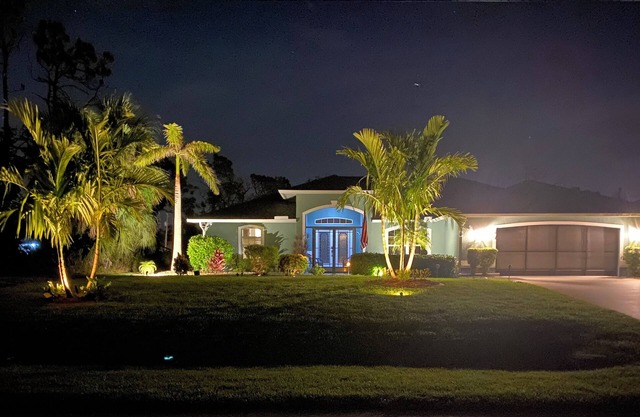 IMMACULATE well furnished home, heated pool, close to beaches! New paint!