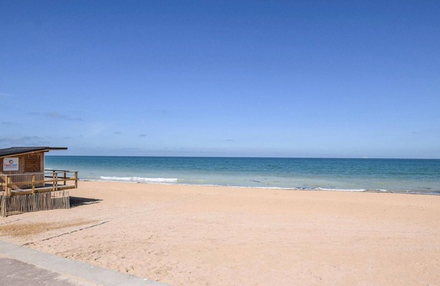 In a central location of Caen, this bright and compact studio apartment welcomes you.