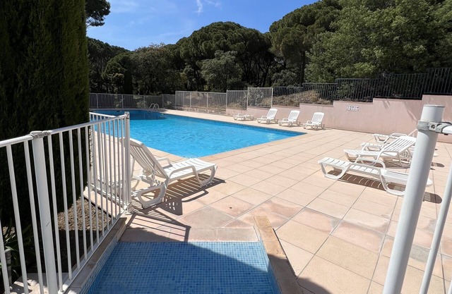In a magnificent residence with swimming pool, 60M2 apartment with terrace