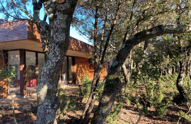In the heart of nature, the villa of La Roubeyrette on the Causse de l'Hortus