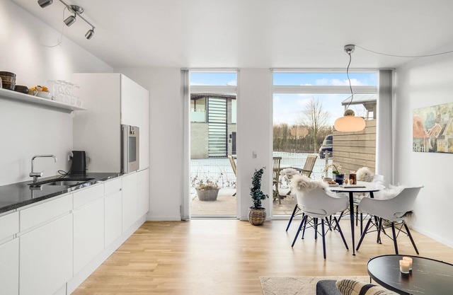 In the middle of Djursland we find this comfortable terraced house on 2 floors.