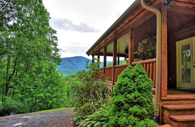 Incommunicado-Open for Bookings! Hot Tub, Pool Table, Wi-Fi, Fire Pit