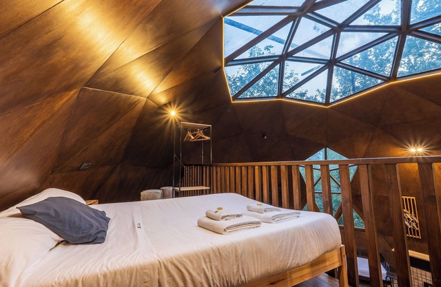 Incredible geodesic dome in a 100% nature estate
