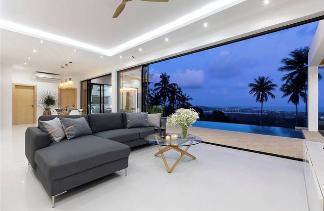 INCREDIBLE 4-BEDROOM VILLA WITH SEA VIEW