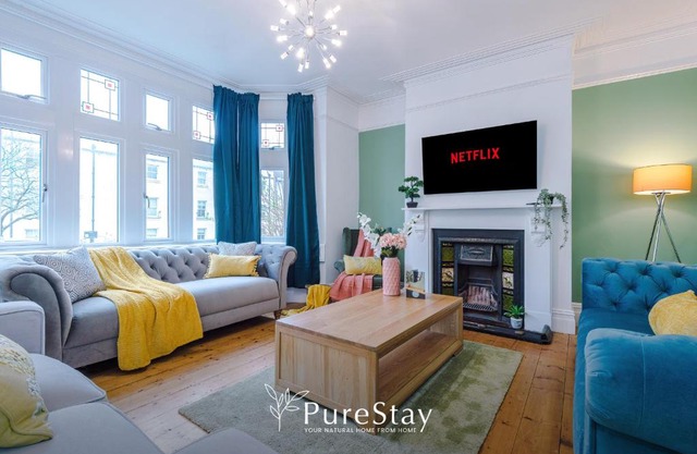 Incredible 5 Bedroom House with 7 actual Beds By PureStay - 3 min walk to Central Bath