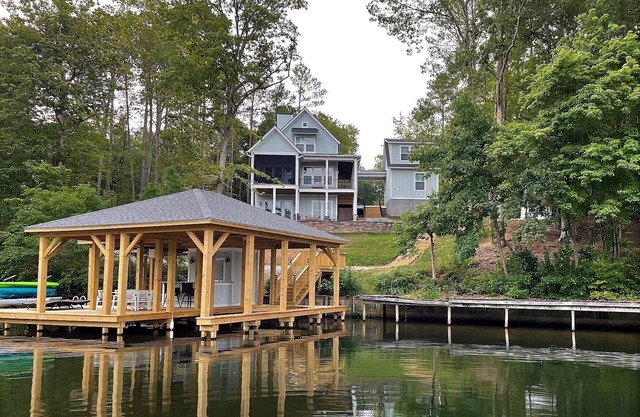 💥Incredible Sunset Views💥New Build💥Large Boathouse!💥Kayaks & More Included!