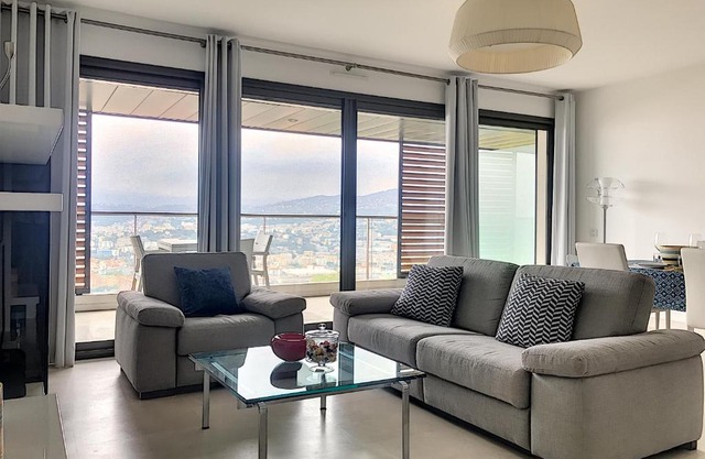 Incredible views of Nice in a calm luxury complex & big park