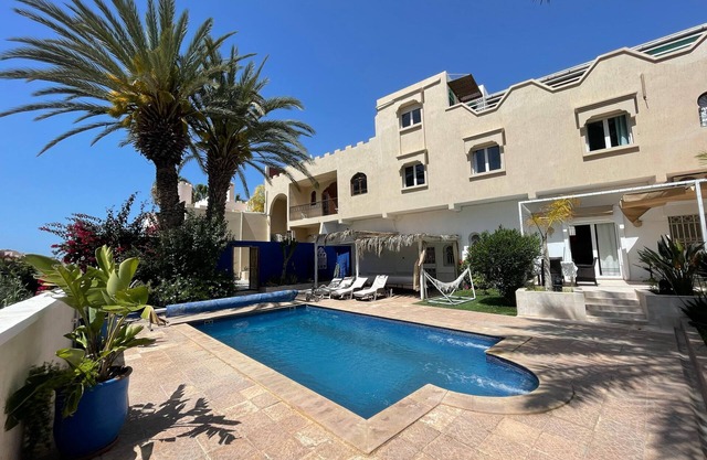 INCREDIBLE VILLA:ESCALE PARADIS/11 bdrms/9 baths/23 beds/25pers/2 pools/chef