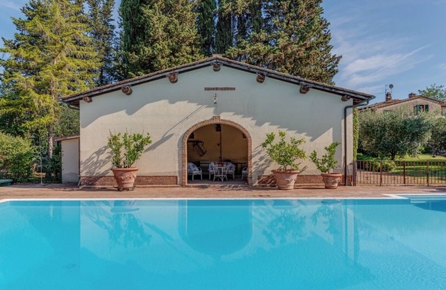 Independent villa with swimming pool and garden immersed in the Tuscan hills