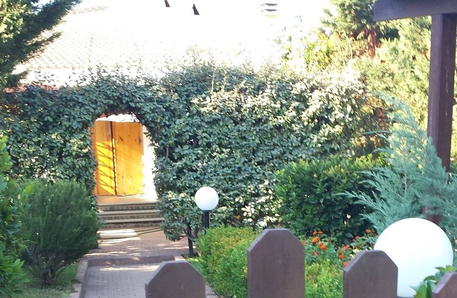 Independent villa surrounded by greenery a few steps from the sea