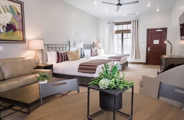 Indulge in Home Like Comfort! Free Parking, Outdoor Pool, Near DeZion Gallery