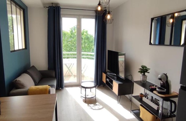 Indy Appart - T2 moderne - Clim - Parking - Balcon vue - Calme Propre