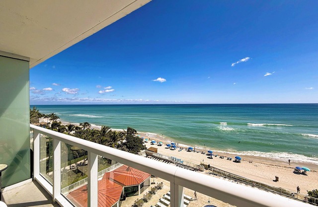 Insta-Worthy. Ocean Front-Best Corner unit in building. Everything is Luxurious