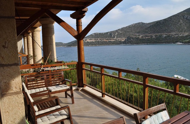 Into The Blue Apartment 2 - A 2-floor apartment with Sea Views right on a pebble