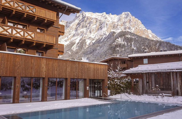 Inviting chalet with pool in Tyrol