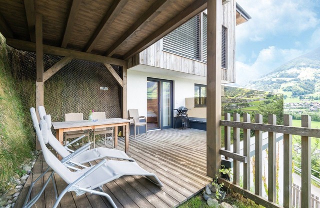 Inviting flat in Hart with fitness room
