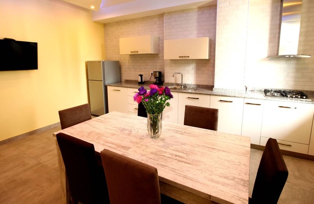 Irakli s rooms- Brand new apartment in brand new modern building.