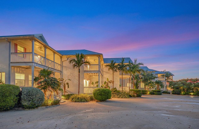 Isla Sands Collection: Sleeps 24, All Ensuite Bedrooms, Waterfront