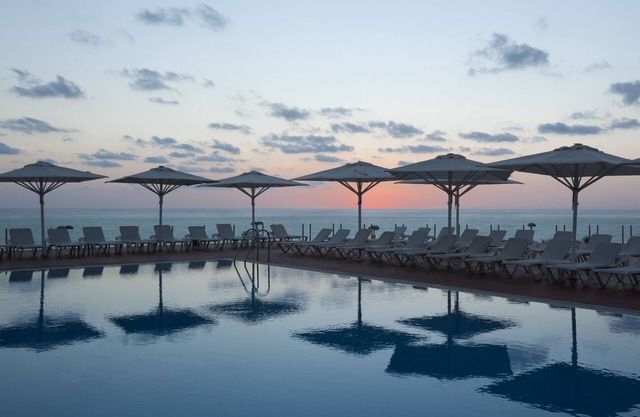 Island Luxurious Suites Hotel