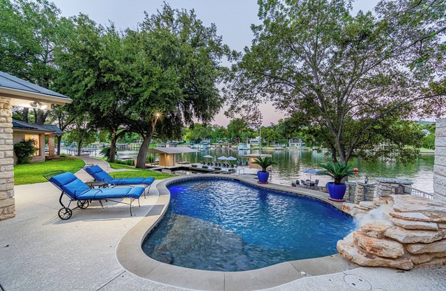 Island Paradise A Waterfront Oasis With Pool