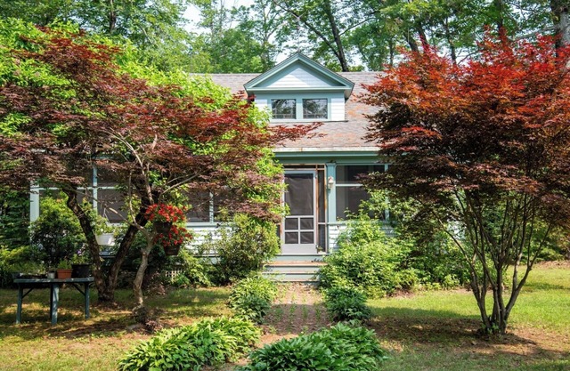 Island Paradise: Historic Cottage, Waterfalls, Great Swimming!
