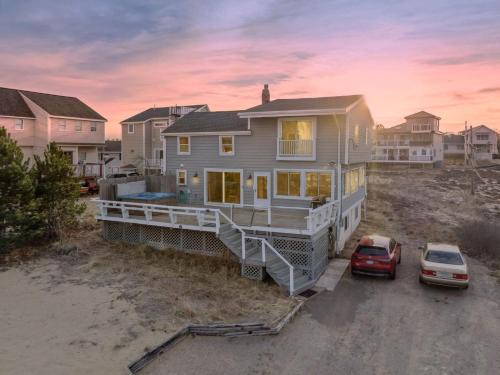 It's All Good Hot Tub Steps to Beach Yard