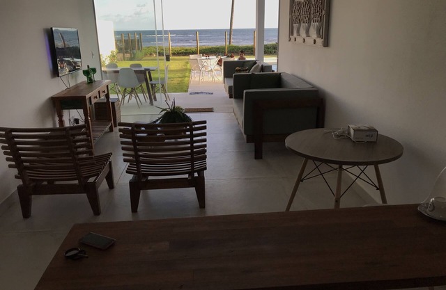 Itacimirim beach of Forte Pe in the Aegean, between Barraca Paperi and cond. Bali Bahia