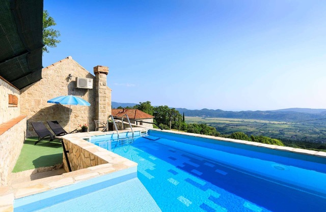 Ivana - Two Bedroom Villa, Sleeps 4