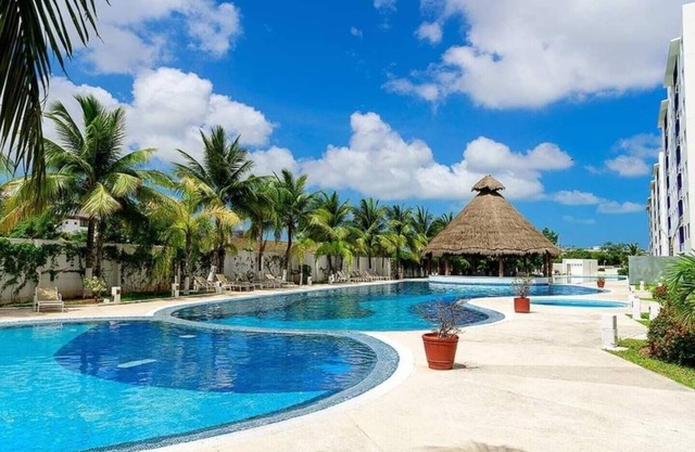 J-304 Deluxe 2 Bed 2 Bath Suite (Large outdoor Pool)