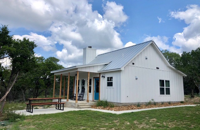 Jackrabbit Farmhouse, Jackrabbit Farmhouse