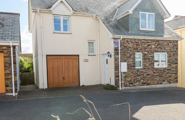 JACKS MEWS, pet friendly, country holiday cottage in Tintagel