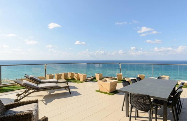Jacuzzi Penthouse with Sea View in Natanya