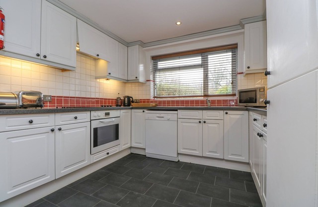 JASMINE, family friendly, country holiday cottage in Wadebridge