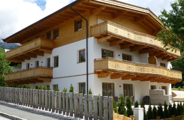 Jaspis - Cozy vacation apartment, south-facing balcony, private sauna, underground parking and elevator