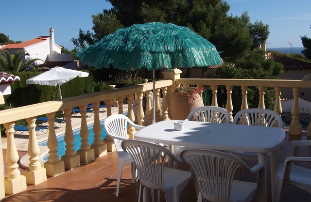 Javea villa in quiet urbanization