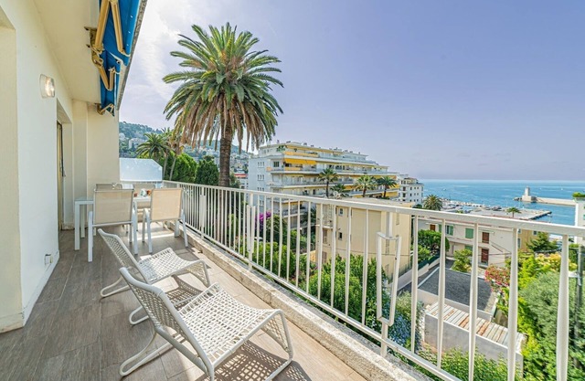 JdV Holidays Apartment Silene - top floor with terrace and great views over port