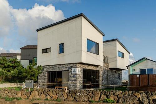 Jeju March Pension