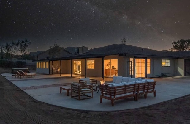 Jellystone Lodge- Walk into Park, Spa, Cowboy Pool