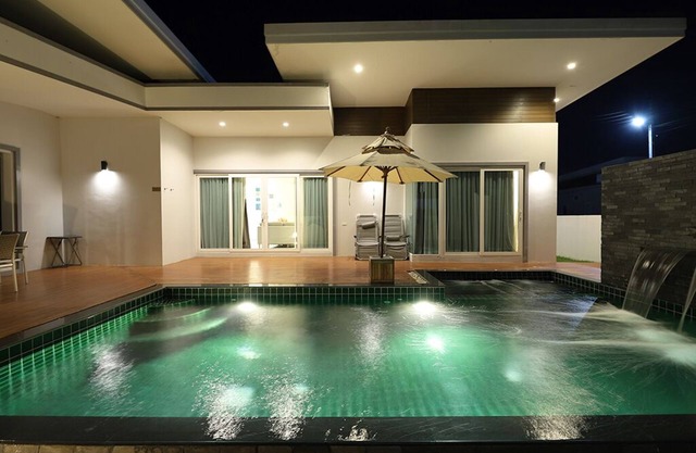 Jira Pool Villa