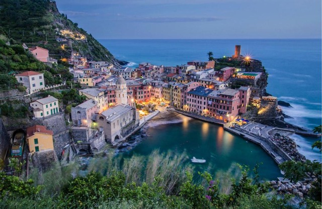 JOIVY Charming House for 12, with Patio in Vernazza