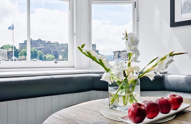 JOIVY Luxury George Street Apartments: Castle Suite