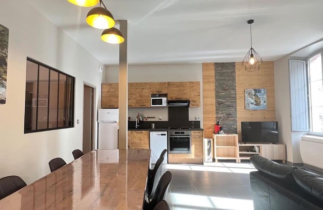 Joli T3 rénové ds une villa 1900