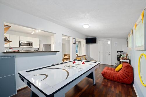 Jolly Escape Nr Med Center Air Hockey Ping Pong