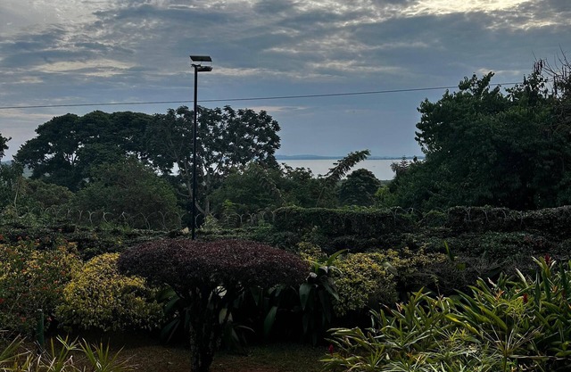 Jo’s Place Entebbe – Birdwatching & Lake View Spacious 6-bedroom house with WiFi