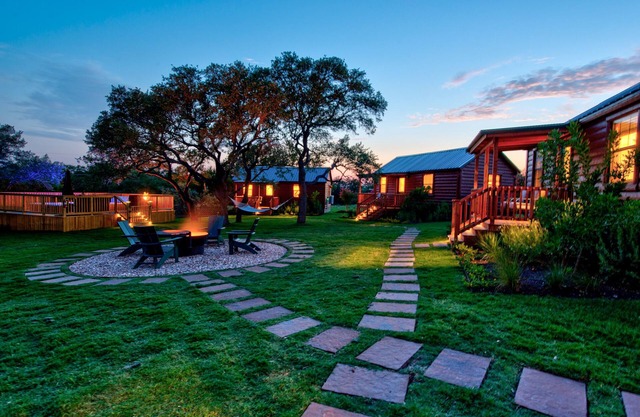 Julie's Cabins Luxury Retreat 1