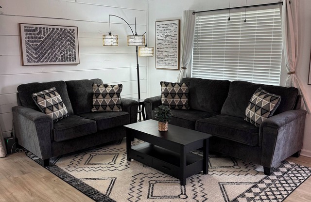 July 4th weekend available! Charming 3B-2B cottage by Fall Creek Falls!
