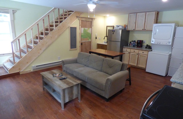 Junction's Cabin - A Wolf Crossing Cabin - next to Yellowstone Park